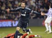 RNG前途光明！詹姆斯新星晋级下一阶段表现突出全场沸腾不已