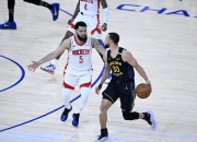 西蒙斯陷入低谷，东契奇连败，狂砍50分球队命运悬念！