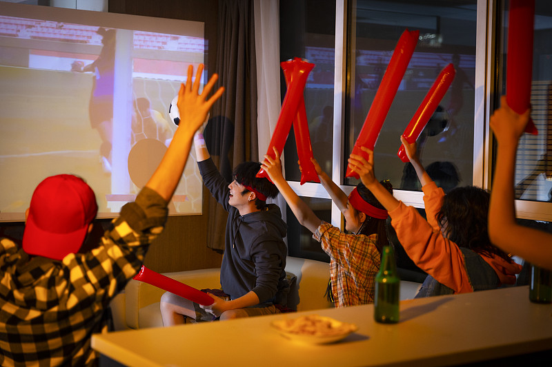 精彩纷呈的比赛为观众带来了无尽的乐趣 精彩纷呈的比赛为观众带来了无尽的乐趣