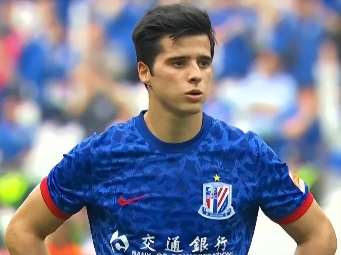 江苏苏宁球迷狂欢!特谢拉绝杀球队逼平狼堡 江苏苏宁球迷狂欢!特谢拉绝杀球队逼平狼堡