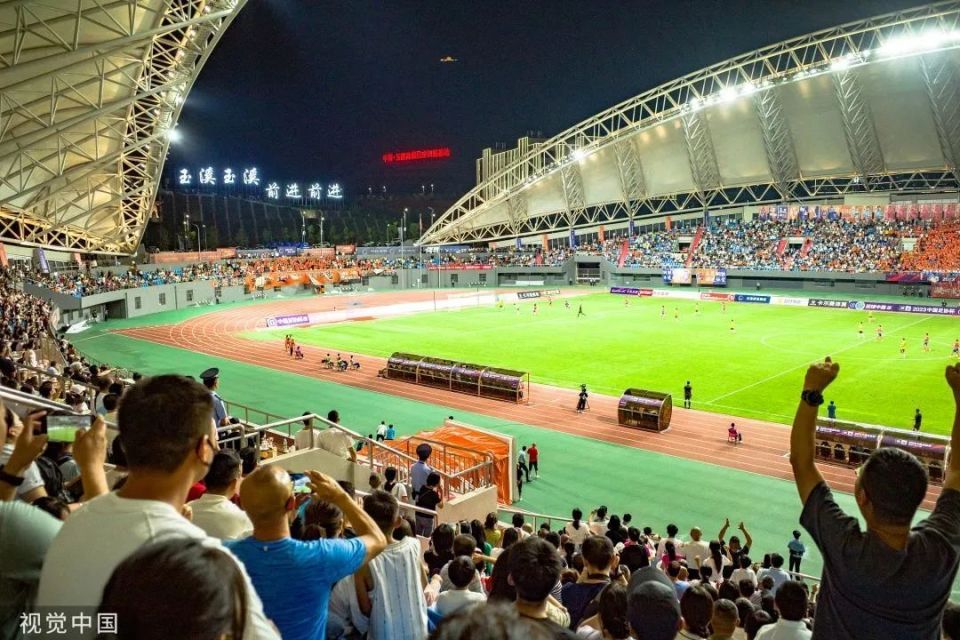 双雄交锋,胜者颇有看头赛场再现激情的简单介绍 双雄交锋,胜者颇有看头赛场再现激情的简单介绍