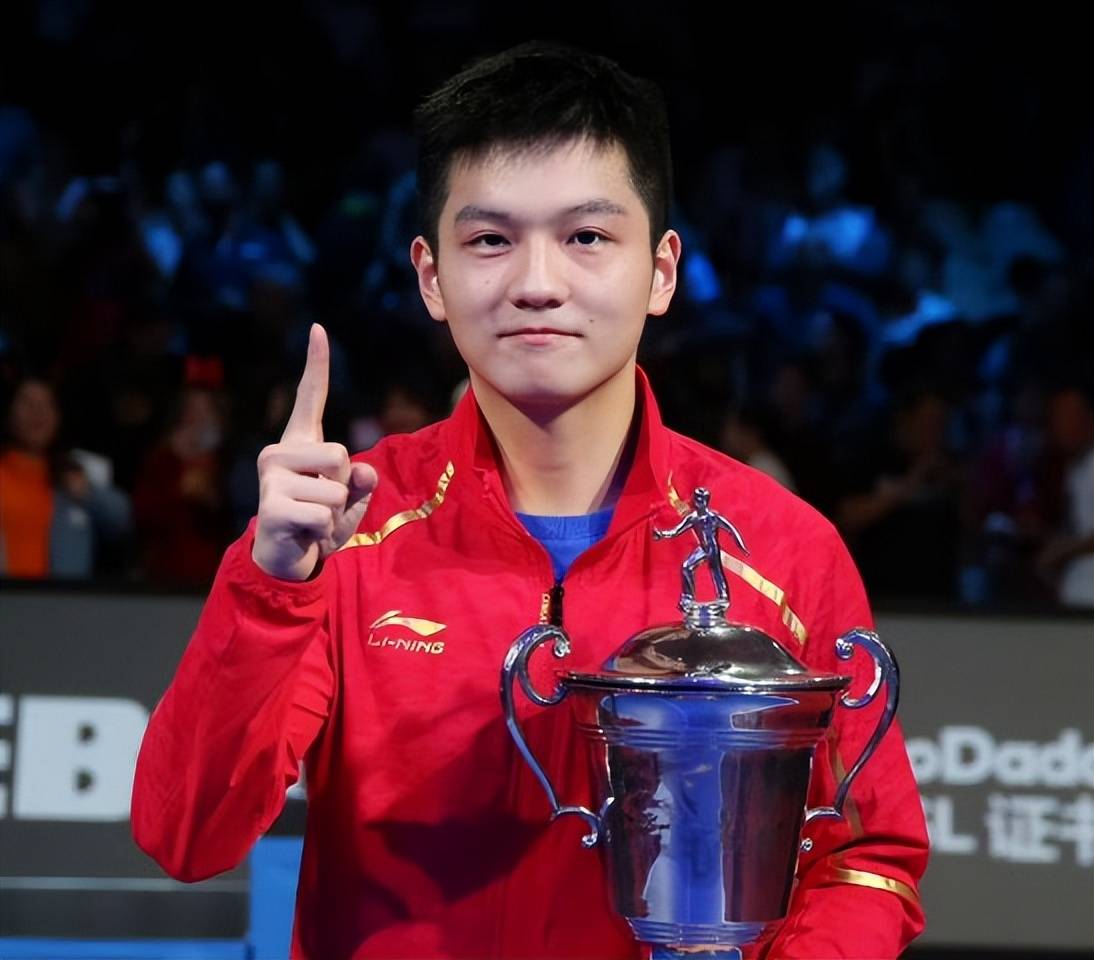 震撼！樊振东在乒乓球赛场爆冷取胜！
