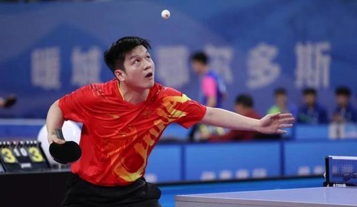 震撼！樊振东在乒乓球赛场爆冷取胜！